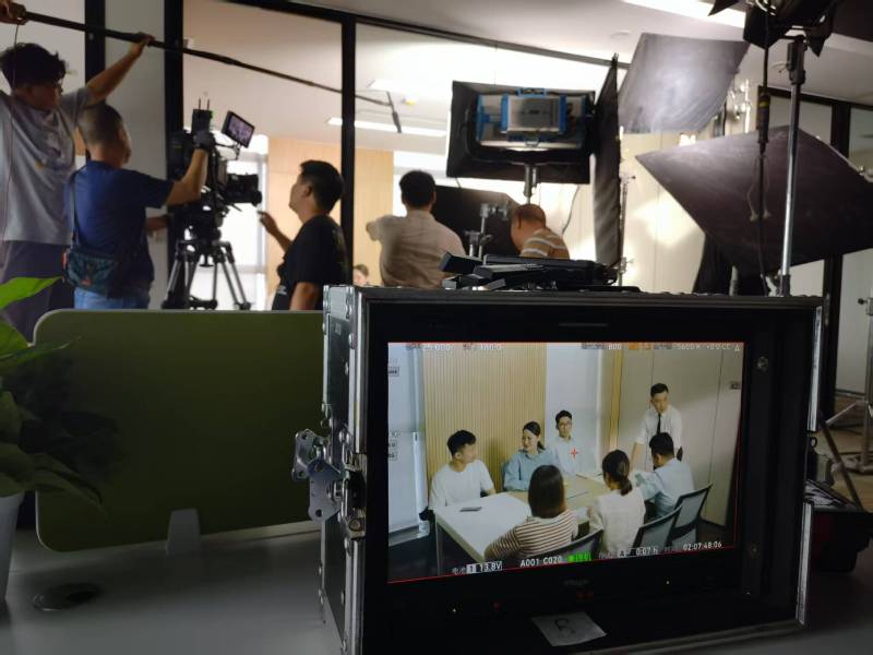 温州TVC拍摄公司：科技产品视觉化大师，诠释未来感与功能美学